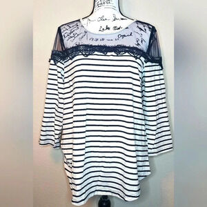 Suzanne Betro Women's  Mesh Yoke Lace Trim Tunic Size Medium NWT $77.00